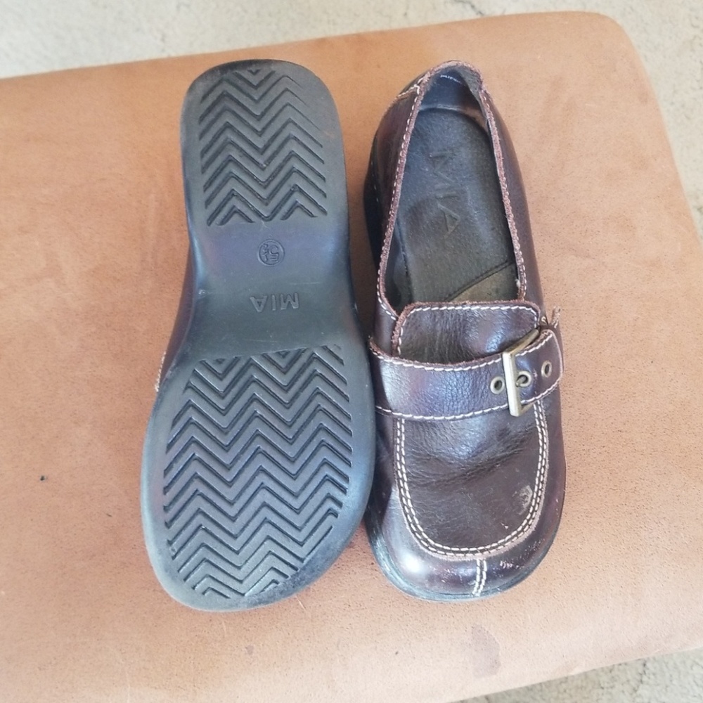 Clogs - Picture 2 of 3